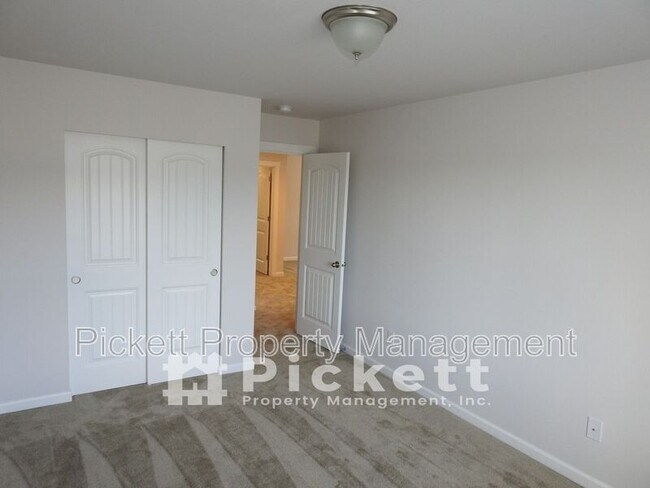 Building Photo - 4222 Andasio Loop SE