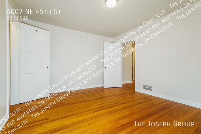 Building Photo - 4007 NE 45th St