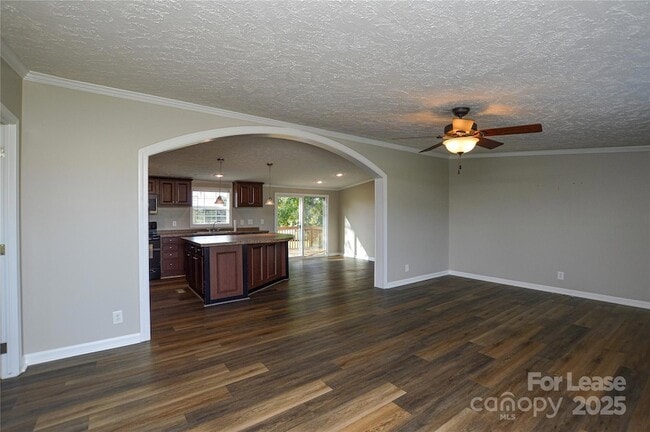Building Photo - 711 W C J Thomas Rd