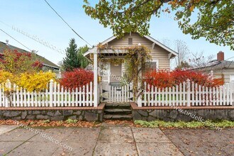 Building Photo - Beautiful North Portland Home —3- Bedrooms...