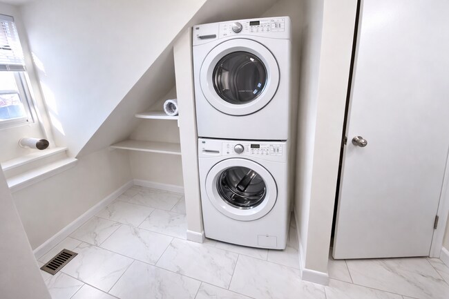 Building Photo - 790 S 2nd St