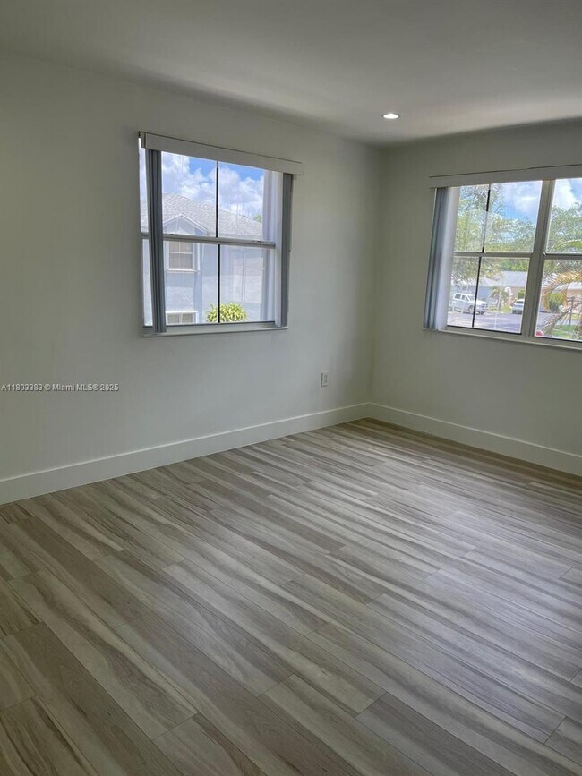 Building Photo - 7030 SW 41st Pl