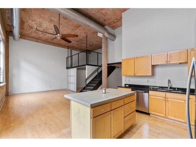 Building Photo - 521 S 7th St