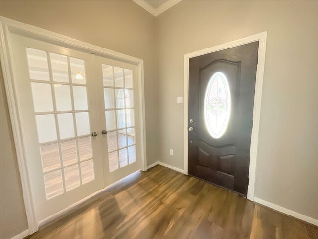 Building Photo - 9509 Dry Springs Dr