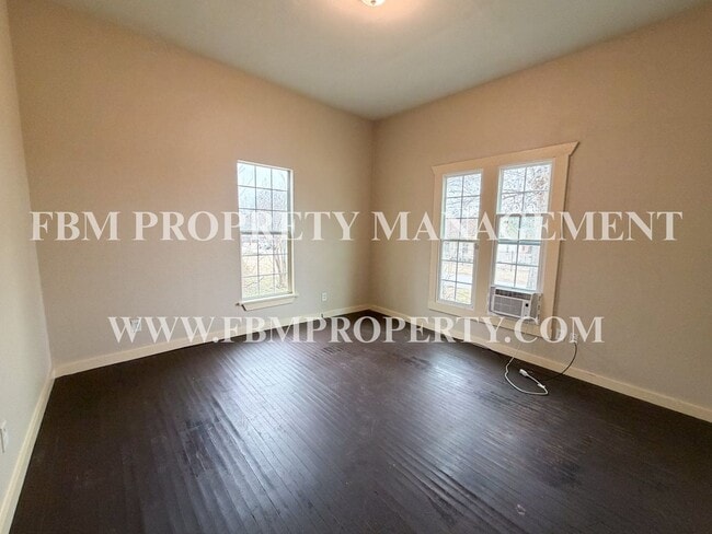 Building Photo - 741 W Park Ave