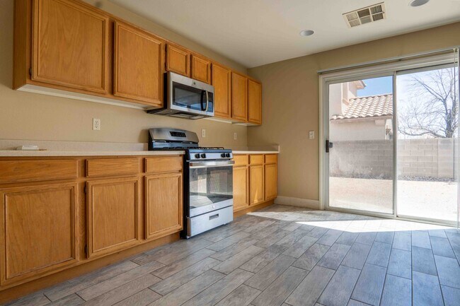 Building Photo - 5558 Rollins St