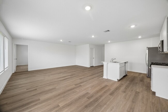 Building Photo - 11822 Serena's Song Dr