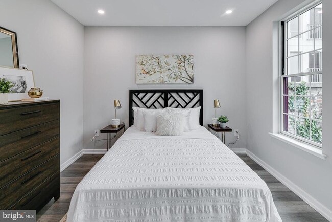 Building Photo - 752 S 16th St