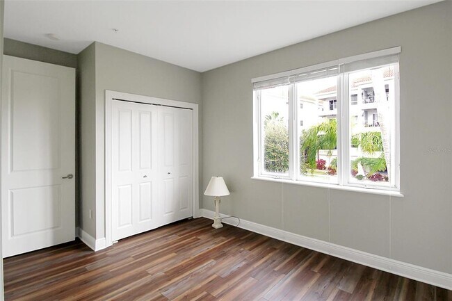 Building Photo - 1003 Bellasol Way