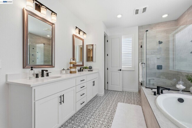 Building Photo - 1550 Plumas Dr