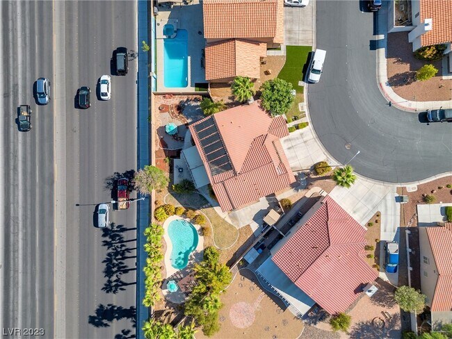 Building Photo - 3824 Sunking St