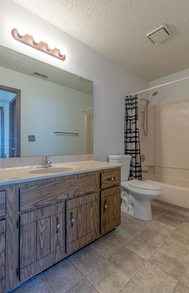 Building Photo - 2317 Highland Hill Dr