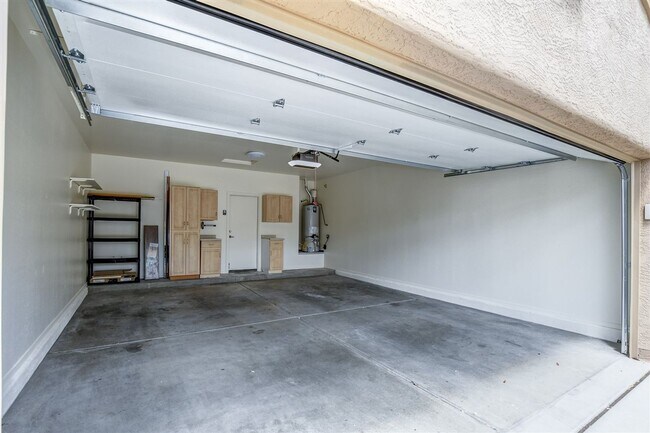 Building Photo - 3 bedroom 2 bathroom home for Rent in StoneRidge!