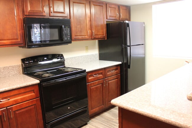 Building Photo - GUARD GATE COMMUNITY, 3 BEDROOM, 1.75 BATH...