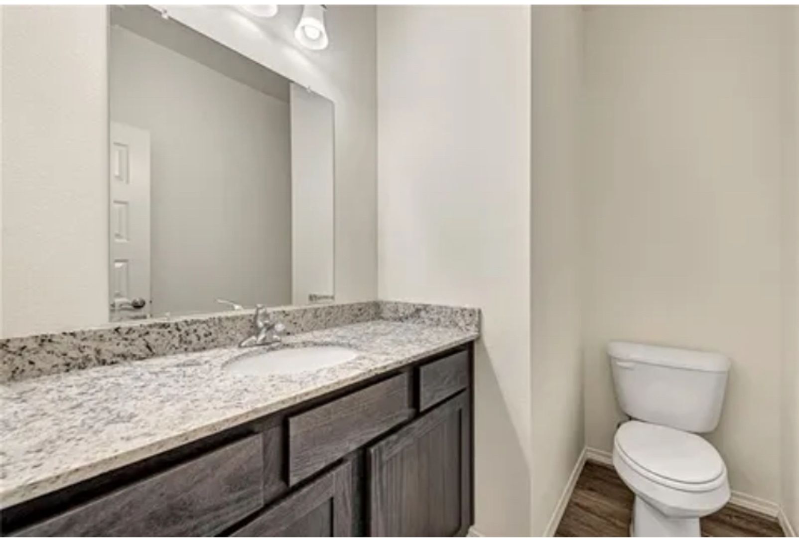 Building Photo - 820 S Benchmark Ln