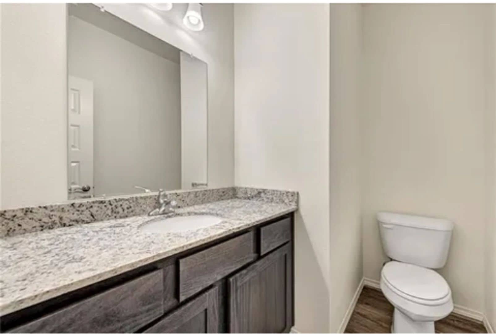 Building Photo - 872 S Benchmark Ln