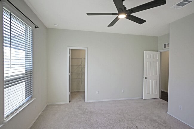 Building Photo - 963 Steeplebush