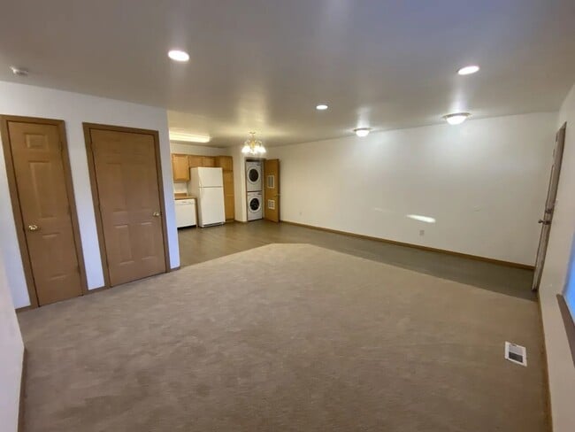 Building Photo - 2 Bedroom, 1 Bathroom in Southwest Anchorage.