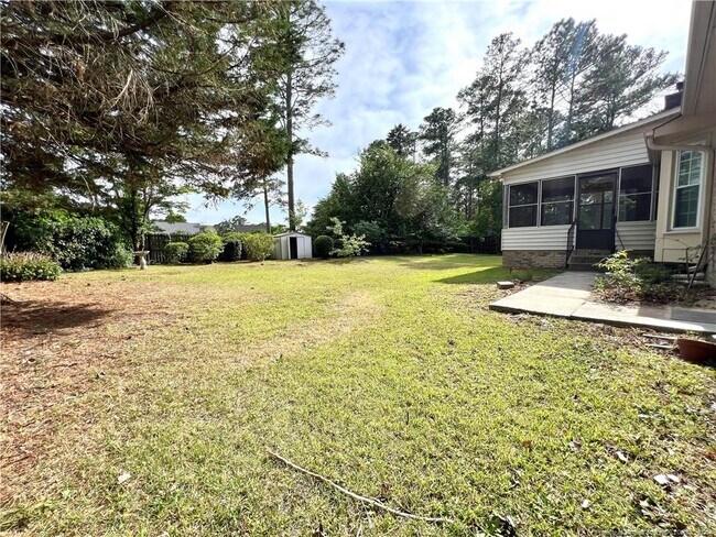 Building Photo - 6017 Lakeway Dr