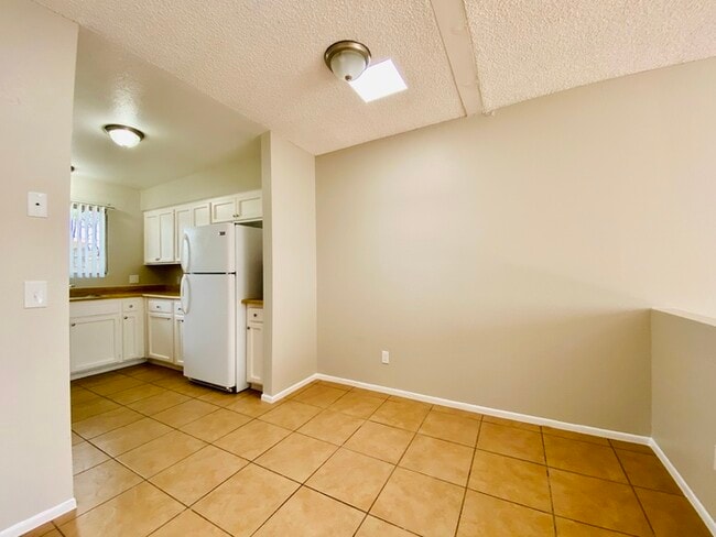 Building Photo - Huge Adobe 2 Bed/1Bath Adobe Townhome in C...