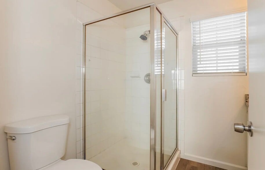 Building Photo - 704 Gibson St