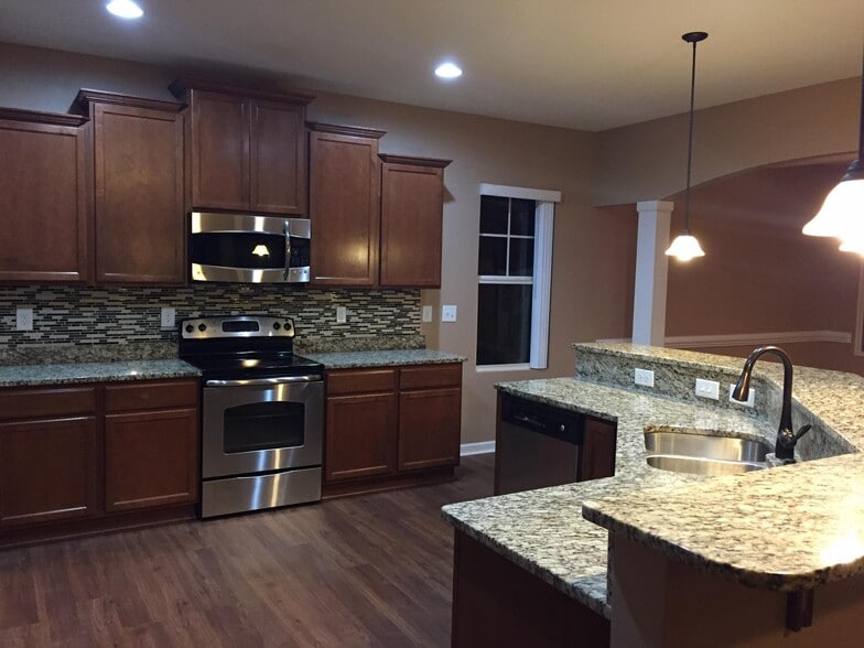 kitchen - 100 Pine Lakes Drive