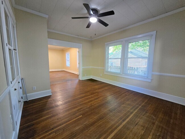 Building Photo - 610 N Mclean St