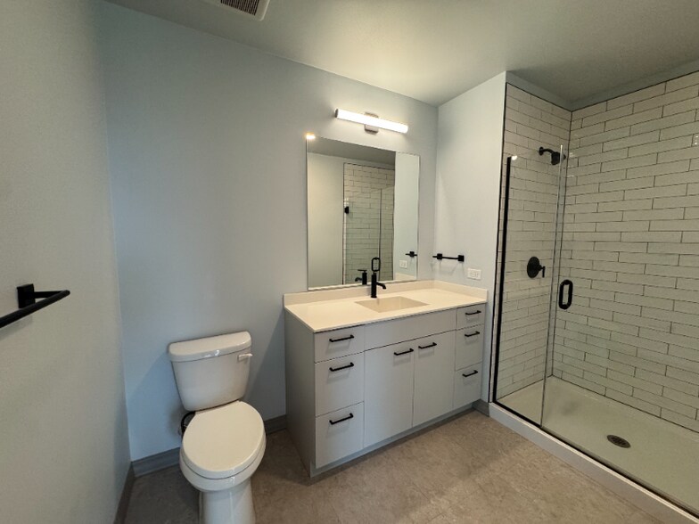 Building Photo - 2131 N Elston Ave