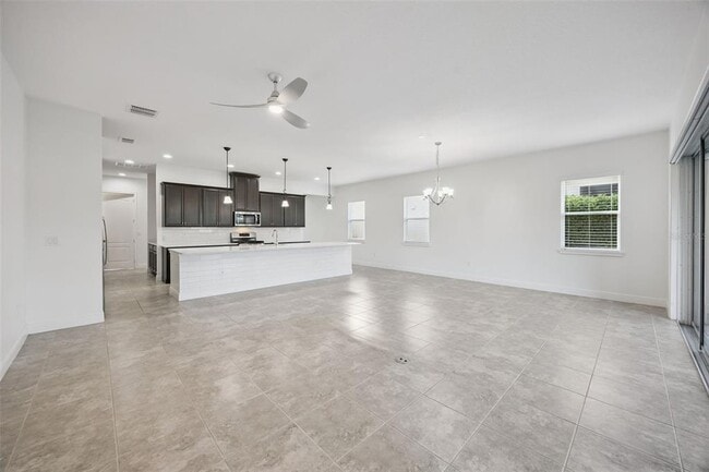 Building Photo - 5013 E Fountainwood Dr