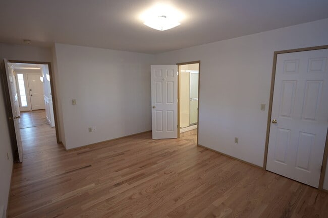 Building Photo - 1+ bed 2 bath home on a quiet cul-de-sac