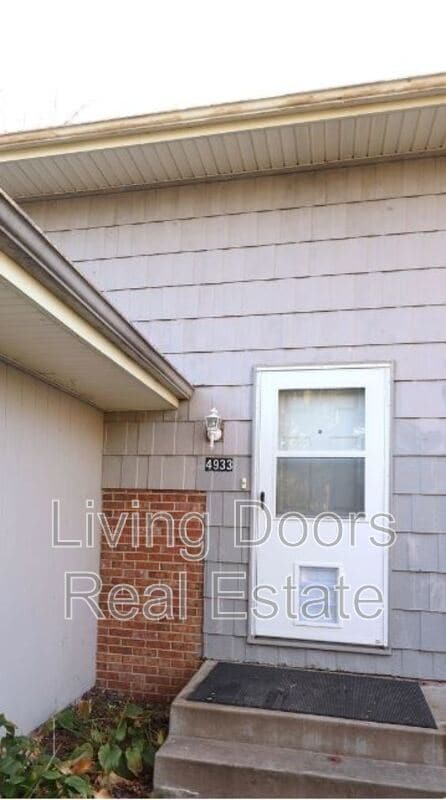 Building Photo - 4933 Ginny Ave