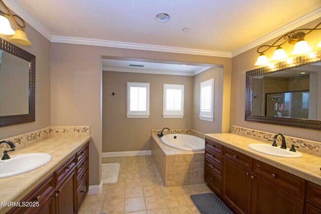 Building Photo - 4920 High Pass Dr