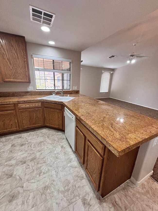 Building Photo - Two Bedroom Condo in Guard Gated Painted Desert