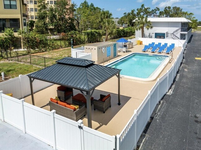 Building Photo - 1860 Phillippi Shores Dr