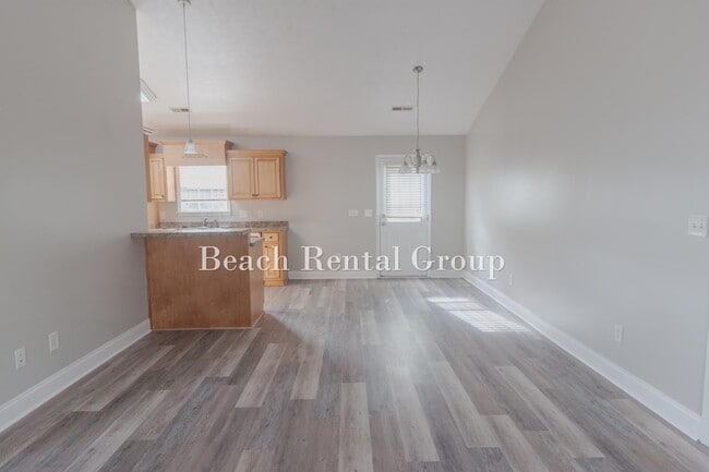 Building Photo - 204 Macarthur Dr