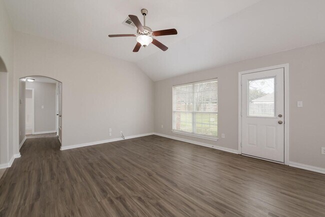 Building Photo - Midway ISD Country Home