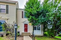 Building Photo - Beautifully maintained end unit Townhouse located in Stonebridge subdivision!