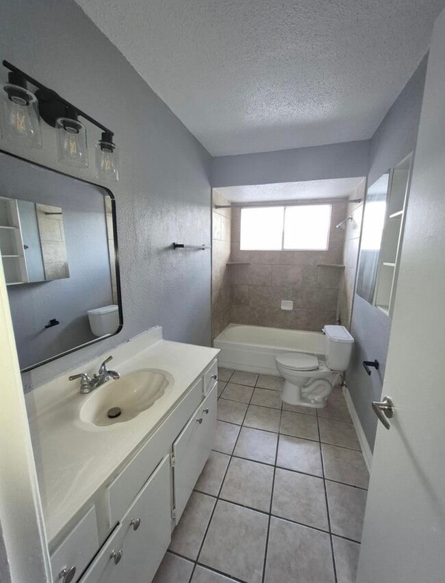 Building Photo - 738 Coolwood Dr