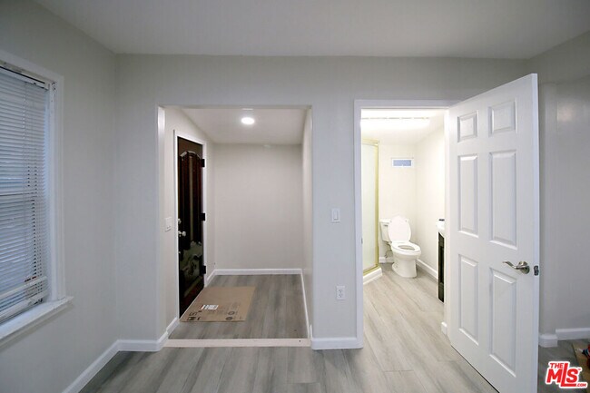 Building Photo - 9717 Tujunga Canyon Blvd