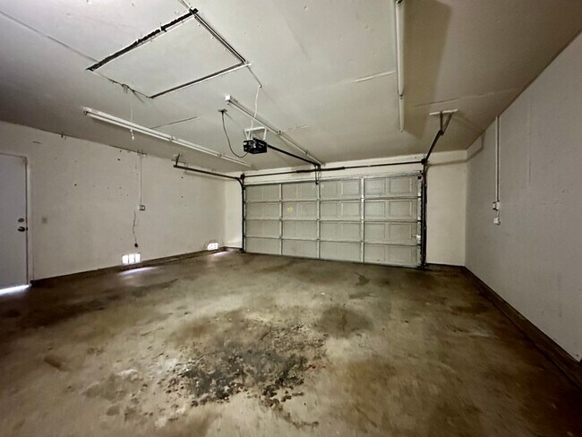 Building Photo - Charming 2 bedroom 2 bathroom home located in south Sacramento!