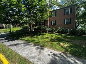 Building Photo - 113 Sherwood Ct