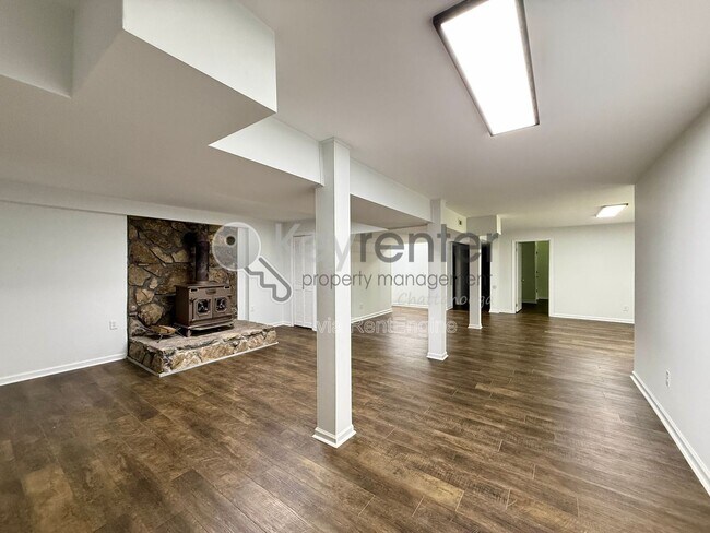 Building Photo - 4910 Bal Harbor Dr