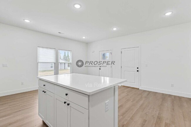 Building Photo - 4056 Parris Bridge Rd
