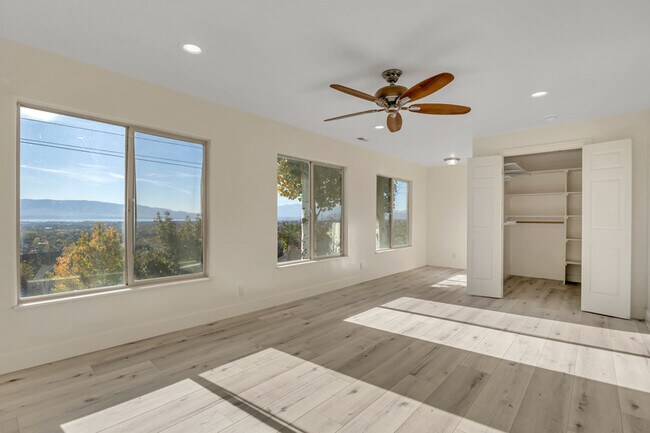 Building Photo - 8913 N Pine Hollow Dr