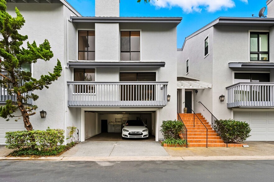 Building Photo - 8246 Caminito Modena