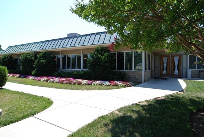 Building Photo - 15107 Interlachen Dr