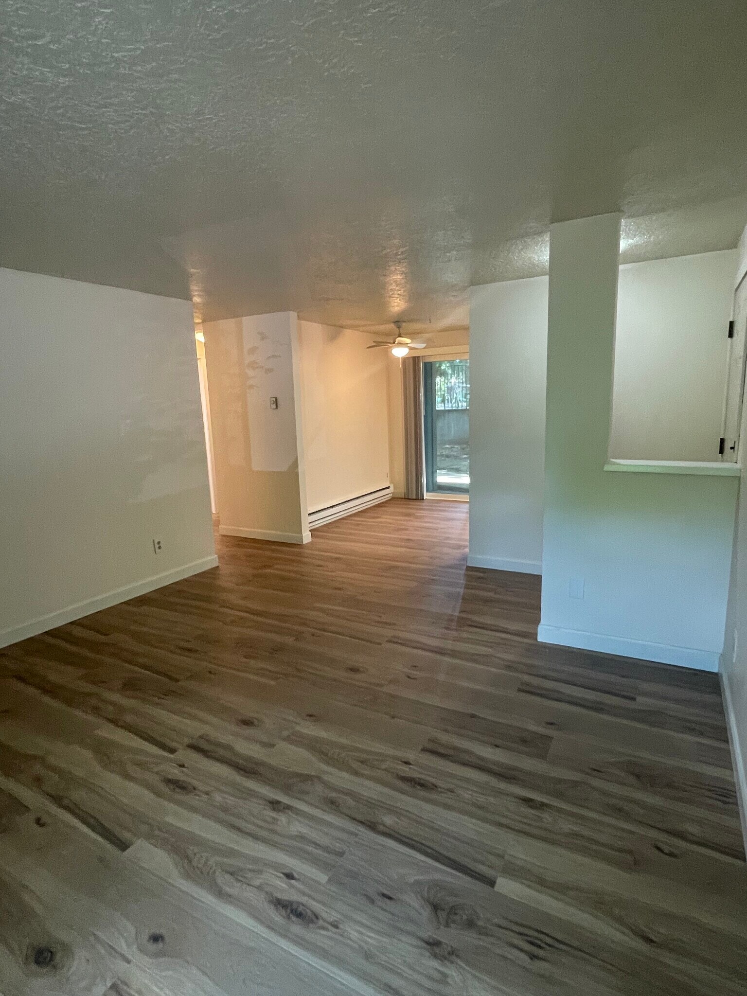 Building Photo - 650 SW Meadow Dr