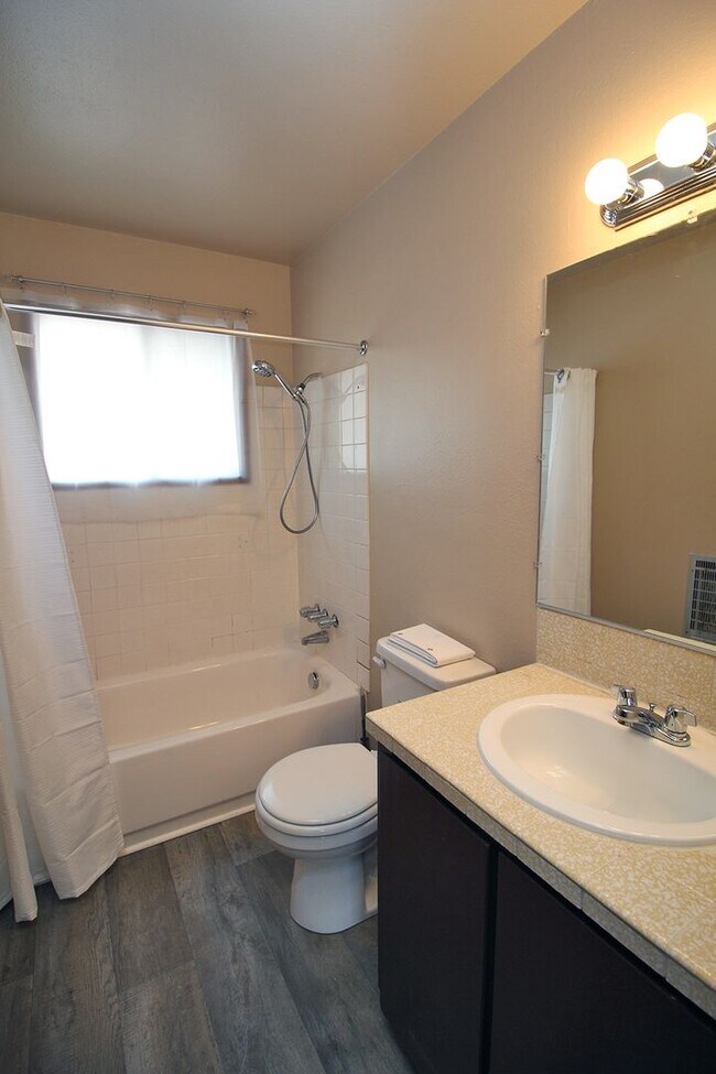 Building Photo - 2642-2642 SE 125th Ave