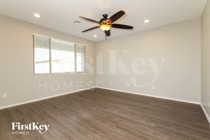 Building Photo - 10242 W Levi Dr