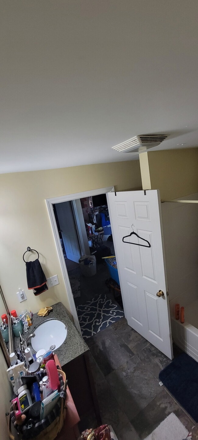 Building Photo - 1058 NY-222